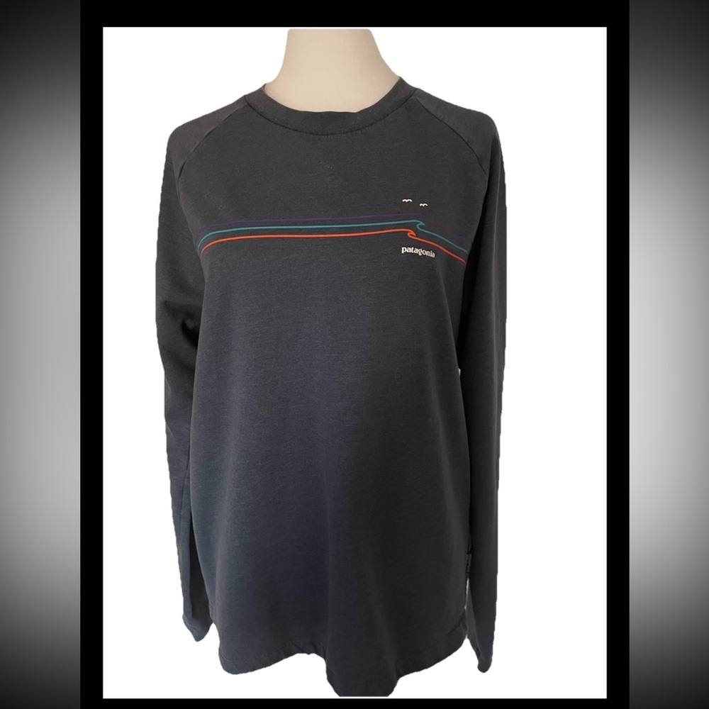 Patagonia Men's Tide Ride Lightweight Crew Sweatshirt in a dark grey/blue  Med